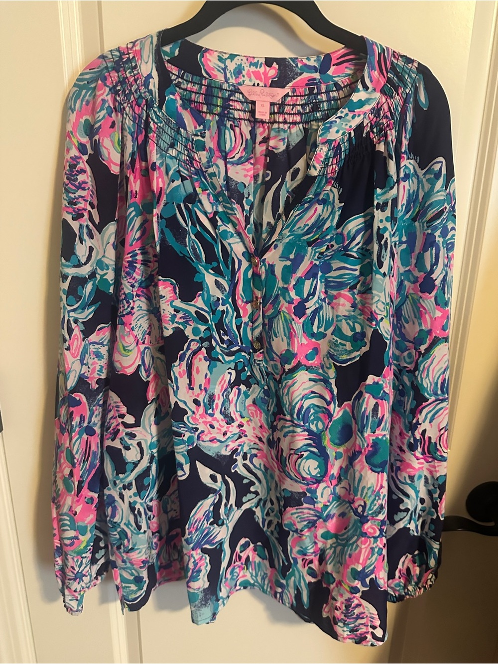 Lilly Pulitzer 100% Silk Elsa, Navy Caught Up Print, Size XL - Picture 2 of 6
